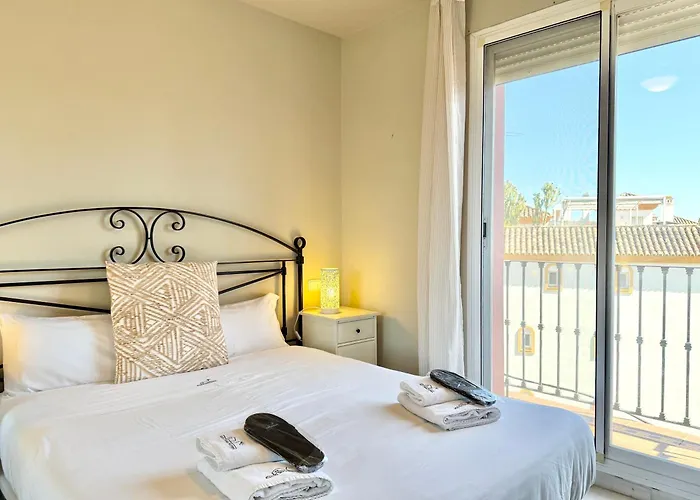 Апартаменты Penthouse Golden Mile Seaviews With Paddle Court - Eaw Homes Марбелья