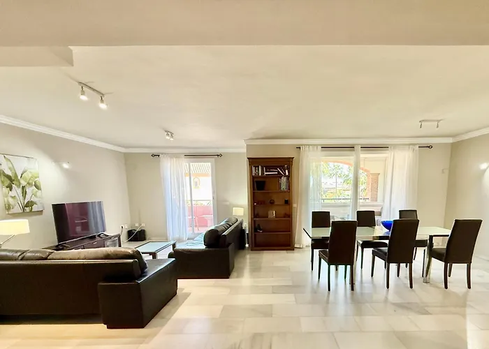 Penthouse Golden Mile Seaviews With Paddle Court - Eaw Homes *