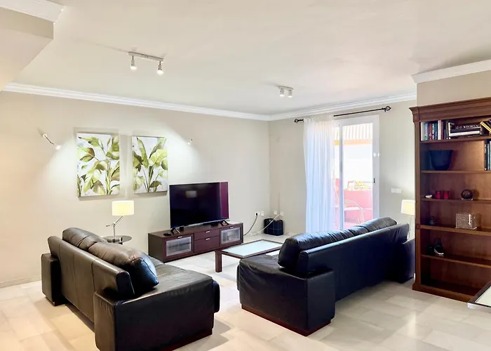 Penthouse Golden Mile Seaviews With Paddle Court - Eaw Homes