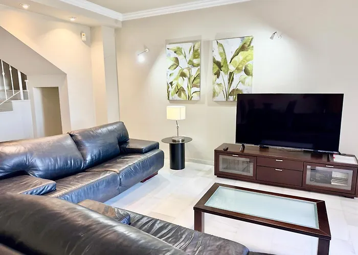 Penthouse Golden Mile Seaviews With Paddle Court - Eaw Homes